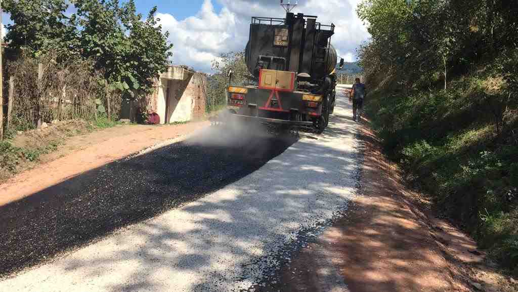AYBASTI’NIN MAHALLERİ ASFALTLA BULUŞUYOR